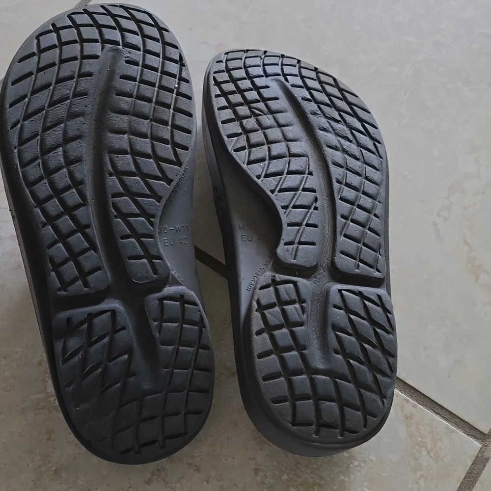 Oofos OOahh Slide Sandals Black Recovery Shoe‎ Size 9 Mens/Womens 11